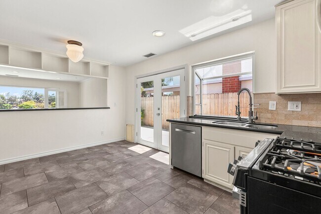 Building Photo - Welcome to Your Dream Home in Sunny San Di...