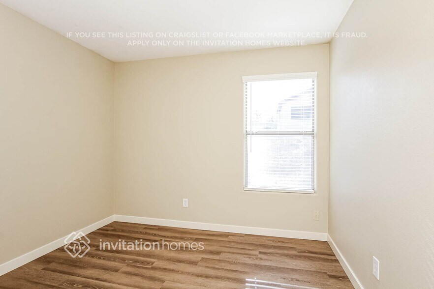 Building Photo - 12809 W Roanoke Ave