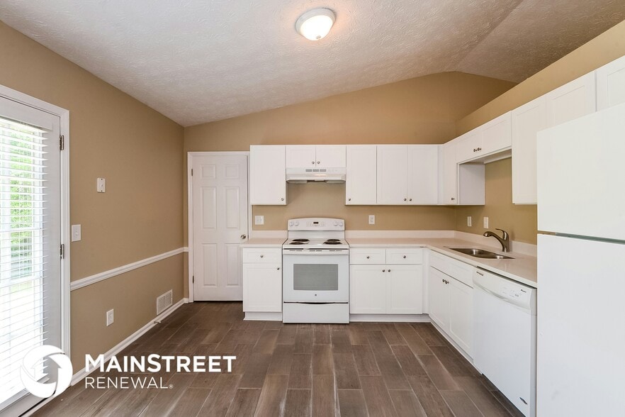 Building Photo - 3275 Creekwood Dr