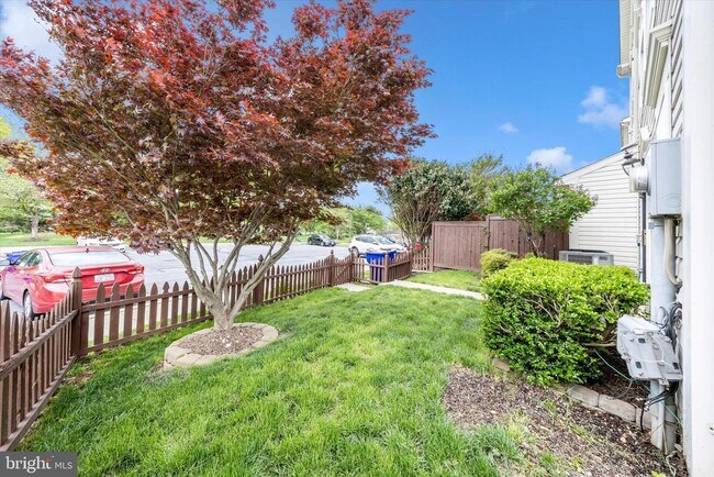 Building Photo - 4960 Clarendon Terrace