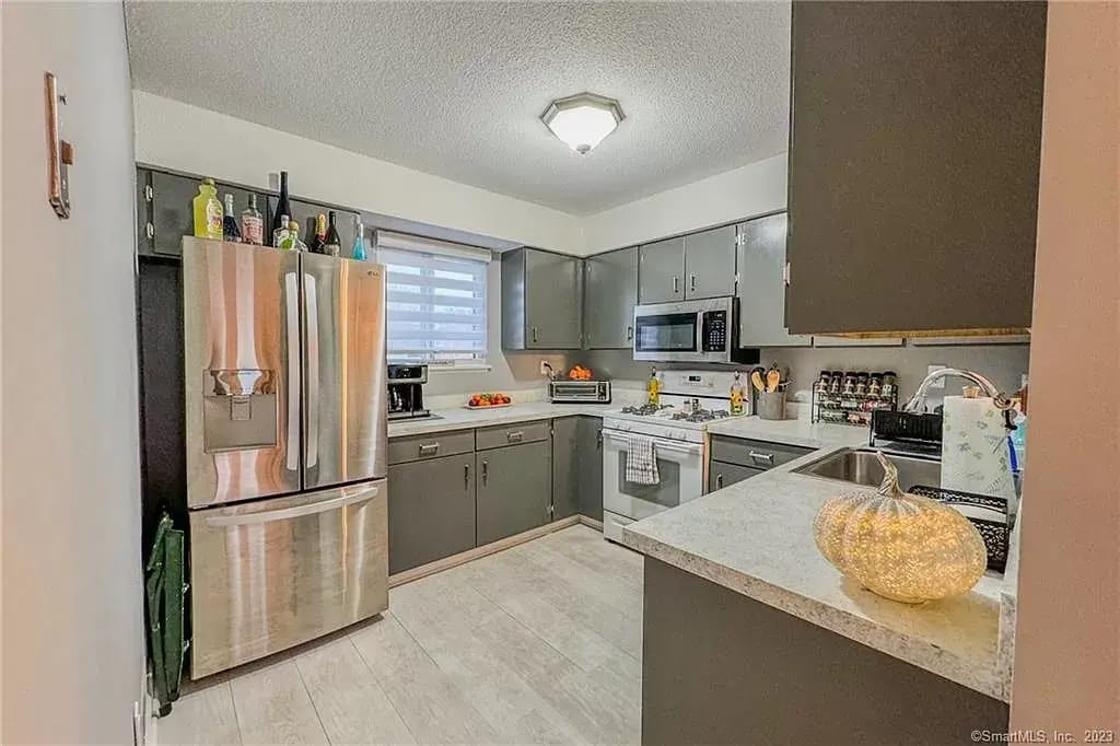 Kitchen - 95 Country Pl