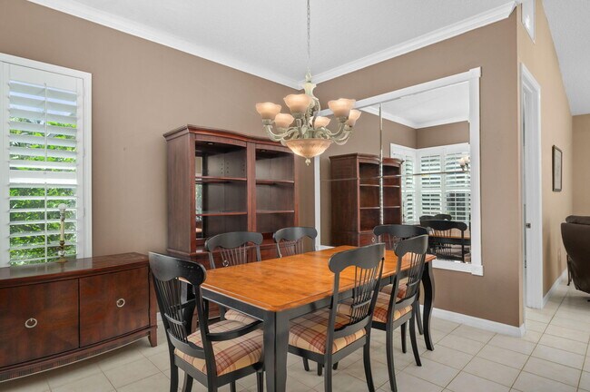 Building Photo - 1736 SW Mockingbird Dr