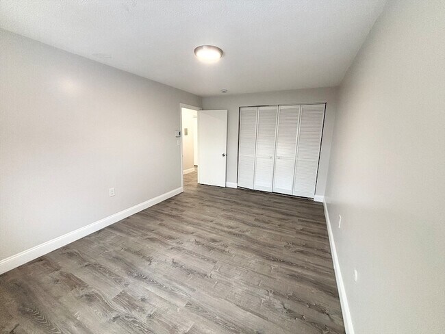 Building Photo - 75 Vine St