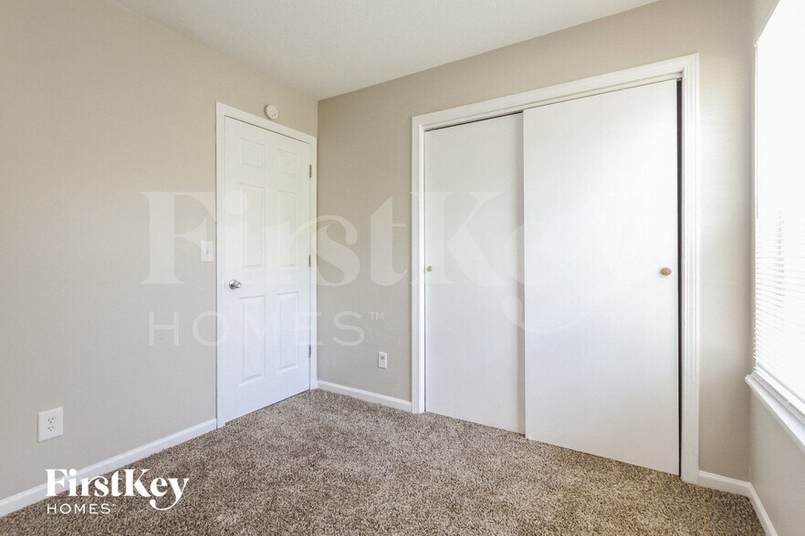 Building Photo - 8332 Country Meadows Dr