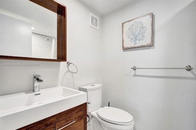 Building Photo - 450 Paradise Isle Blvd