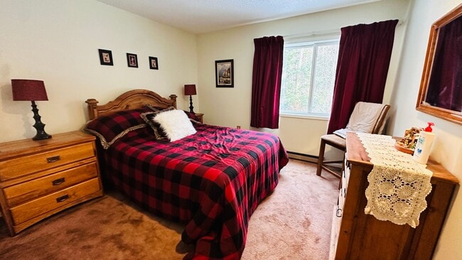 Building Photo - Seasonal 6 Month Lease Available!  $1,700/ mo Charming Two-Bedroom Condo in Waterville, NH!
