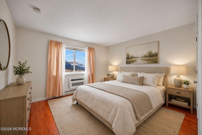 Building Photo - 330 Shore Dr