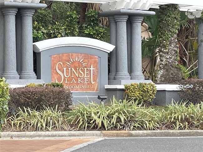 Building Photo - 4356 S Kirkman Rd