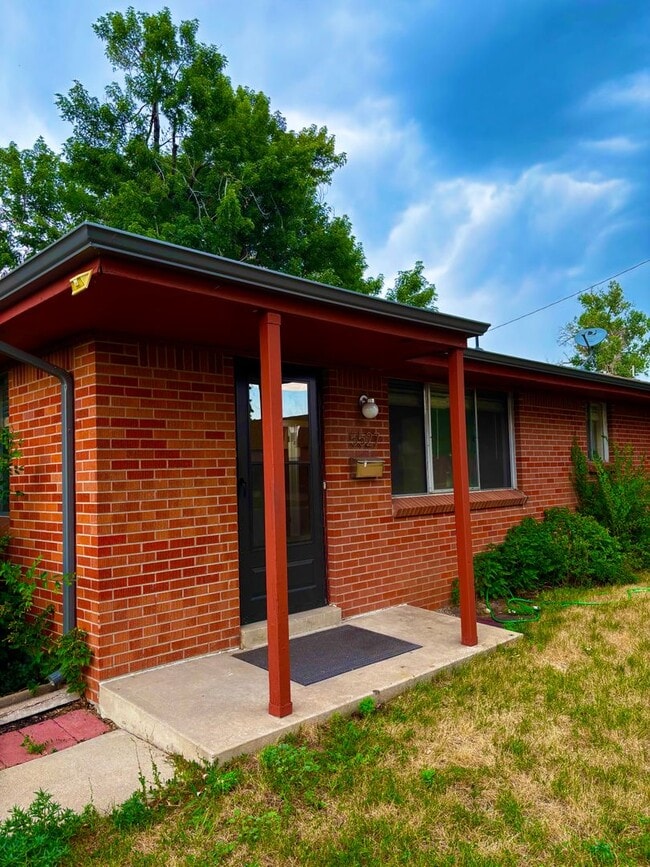 Building Photo - Remodeled Duplex Just Minutes from Old Tow...