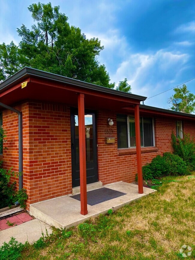 Building Photo - Remodeled Duplex Just Minutes from Old Tow...
