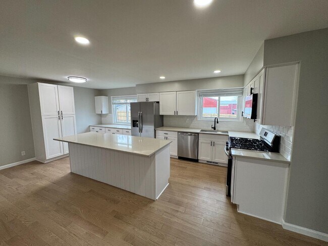 Building Photo - 8106 Warner Rd