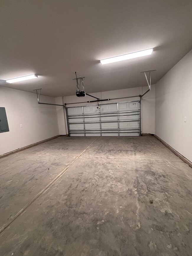 Building Photo - Brand new three-bedroom, 2.5-bath townhome