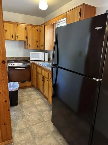 Building Photo - 237 E White Mountain Blvd