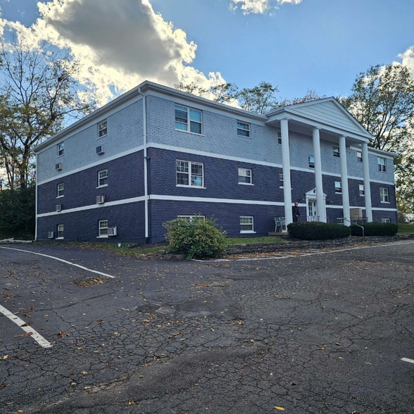 Building Photo - 5856 Highview Dr