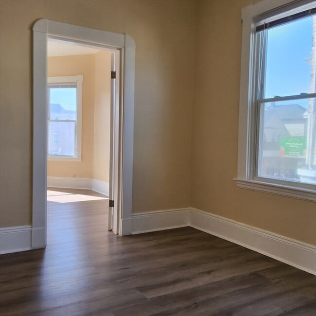 Building Photo - 98 County St