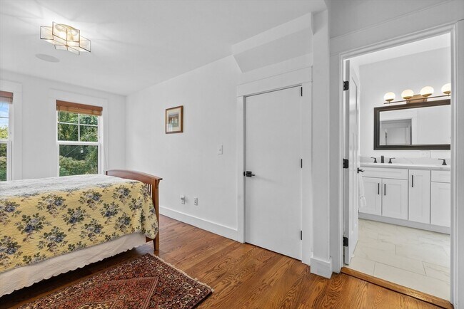 Building Photo - 38 Chester St