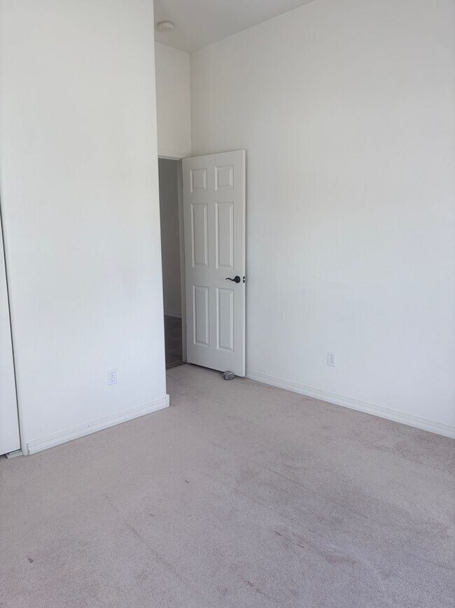 Building Photo - Lovely Bayfield Townhouse