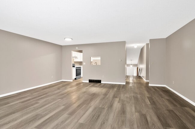 Building Photo - Modern 3-Bedroom Duplex in Holiday Hills, Traverse City