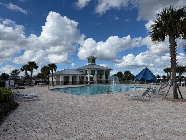 Building Photo - 5/4 spacious Saint Cloud Home