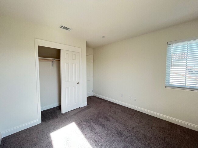 Building Photo - 307 Ninos Dr