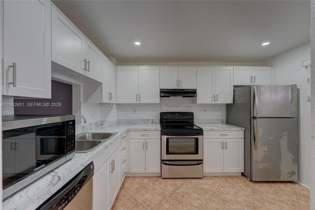 Building Photo - 1200 NW 87th Ave