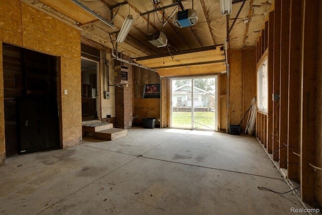 Building Photo - 22464 Beach St