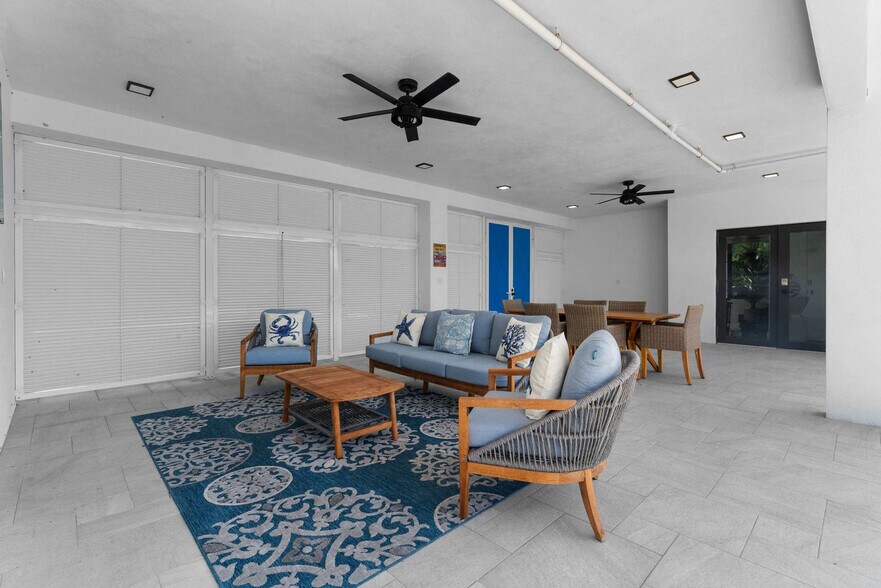 Building Photo - 136 Coco Plum Dr