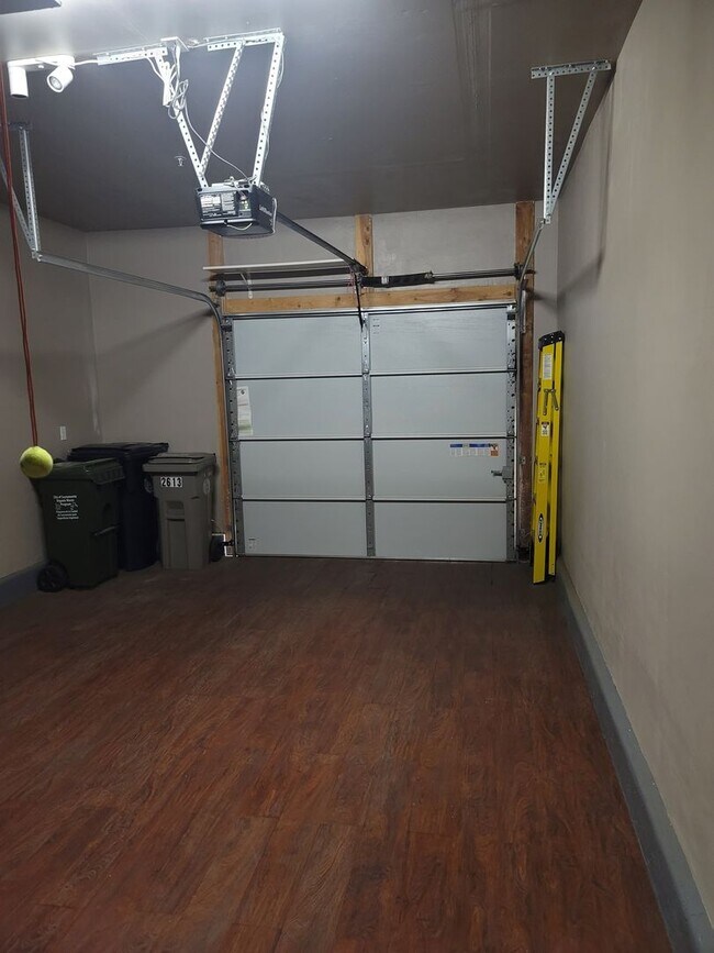 Building Photo - Cozy condo with roof top balcony in Downtown Sacramento