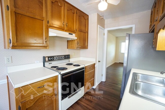 Building Photo - 395 Jamestown Manor Dr
