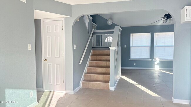 Building Photo - 7740 Luz De Camino Way