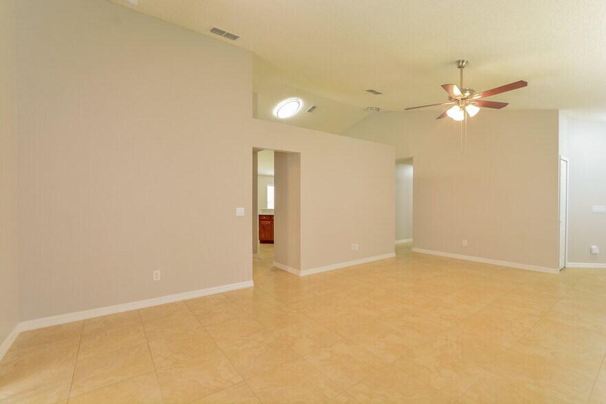 Building Photo - 3813 Shawn Cir