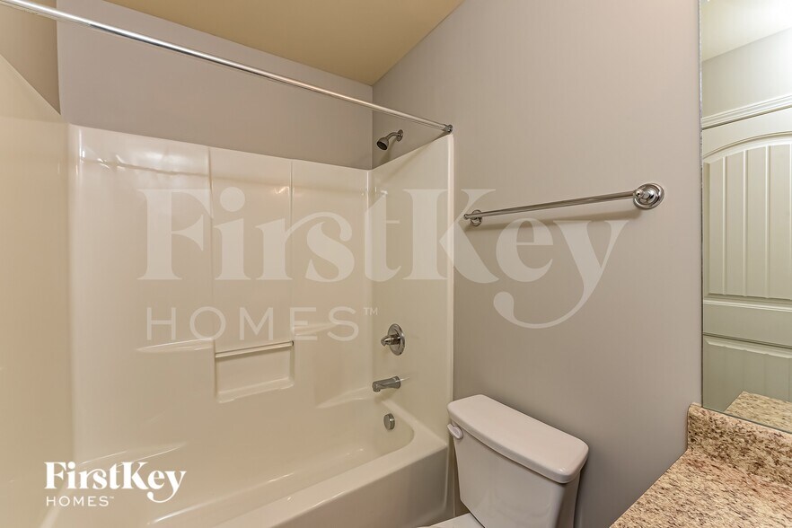 Building Photo - 45 Riviera Dr SE