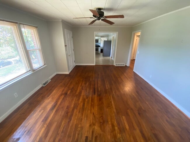 Building Photo - 129 Freedom Dr