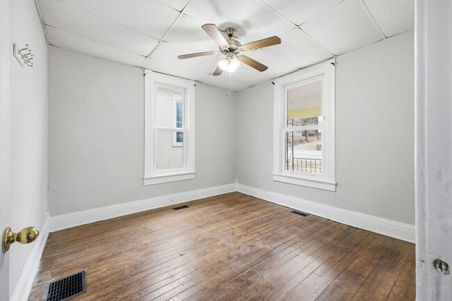 Building Photo - Charming 2-Bedroom, 1-Bath Home with Recent Updates!