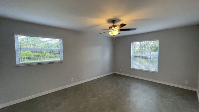 Building Photo - Spacious 3-Bedroom Oasis in Loxahatchee with 2 Full Baths