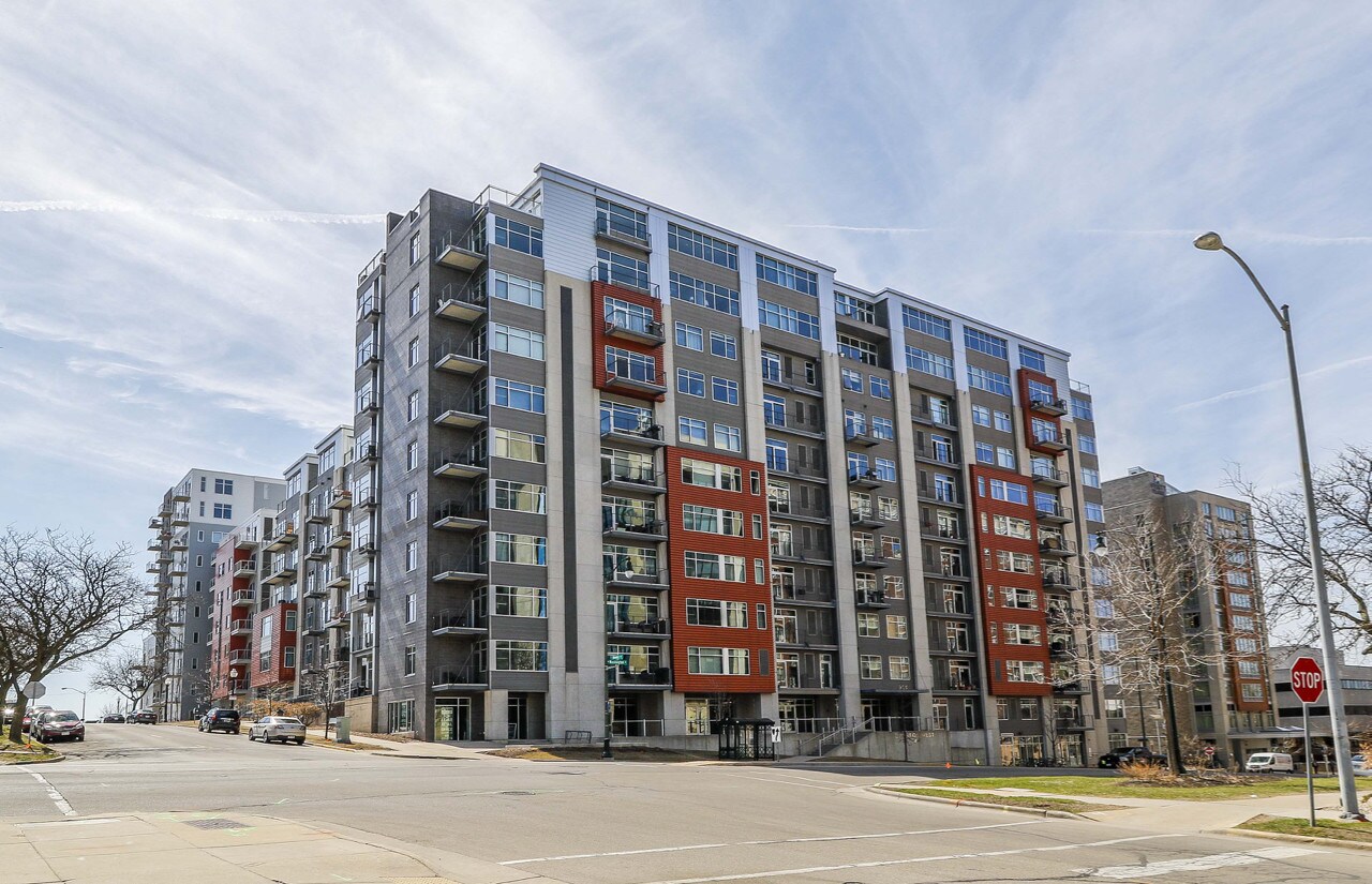 Building Photo - 309 W Washington Ave