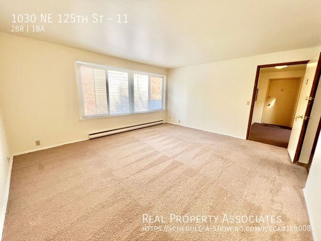 Building Photo - Spacious 2-Bedroom/1-Bathroom Top Floor Un...