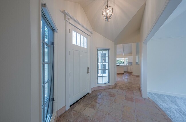 Building Photo - 4055 Sunset Ln
