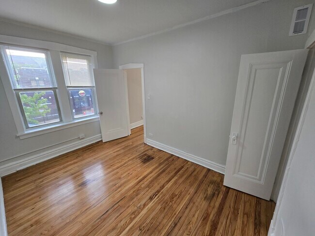 Building Photo - 4753 N Monticello Ave