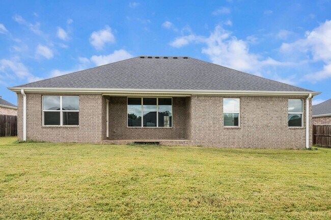 Building Photo - 499 Concho St