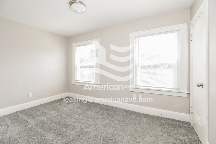 Building Photo - 1734 Brussels St