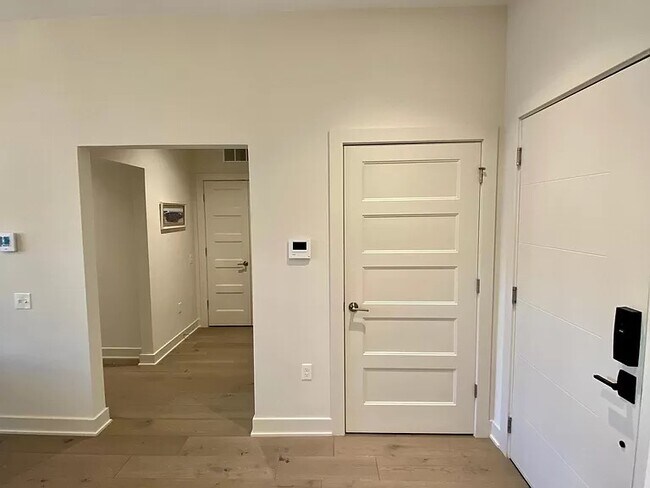 Building Photo - 575 S Goddard Blvd