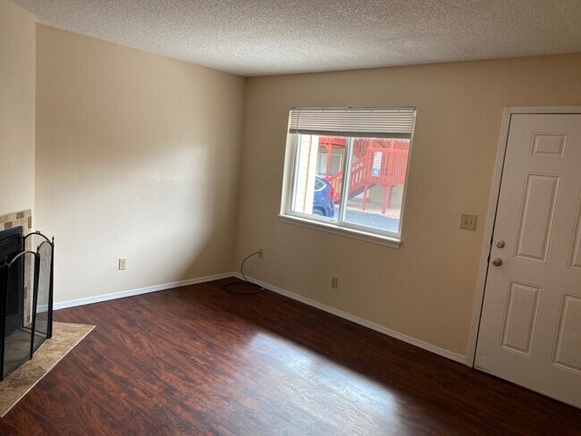 Building Photo - 571 Winnie Way