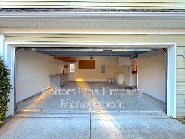 Building Photo - 5200 Craftsman Ridge Dr