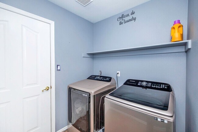 Building Photo - Pool home for rent August 1, 2025