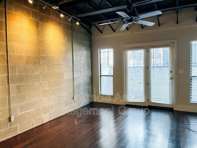 Building Photo - 915 NW 7th St
