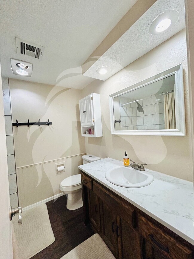 Building Photo - "Cozy Comfort Awaits: 3-Bedroom Home with Fireplace on Twilight Ave, Enid, OK!"