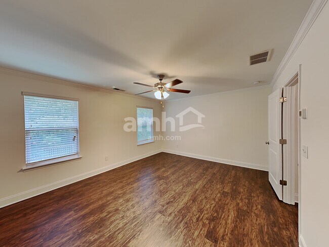 Building Photo - 230 McBee Pl