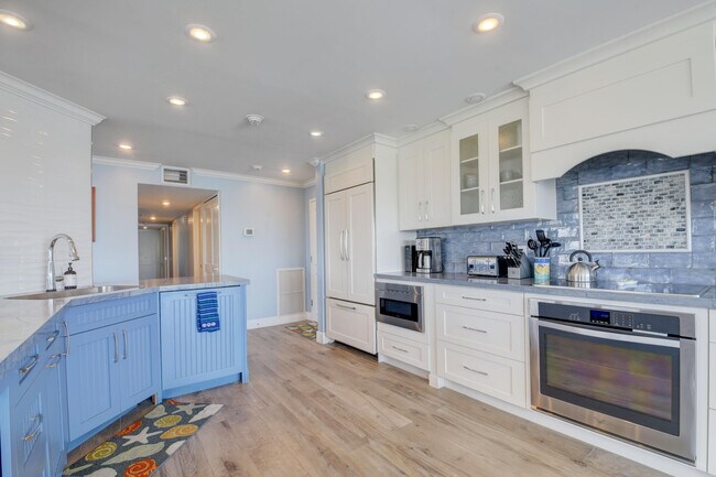 Building Photo - 2066 N Ocean Blvd
