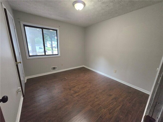 Building Photo - 2982 Hillwood Dr NW